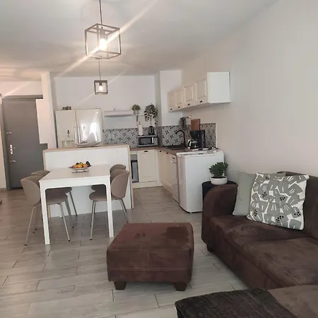 Superbe Avec Piscine L'ete De Juin A Septembre Apartment